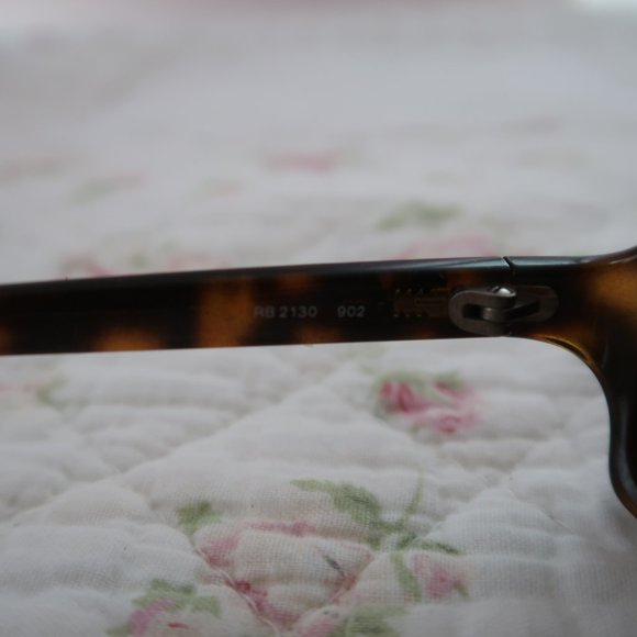 Authentic Ray-Ban Tortoise Oval/Round Sunglasses RB2130